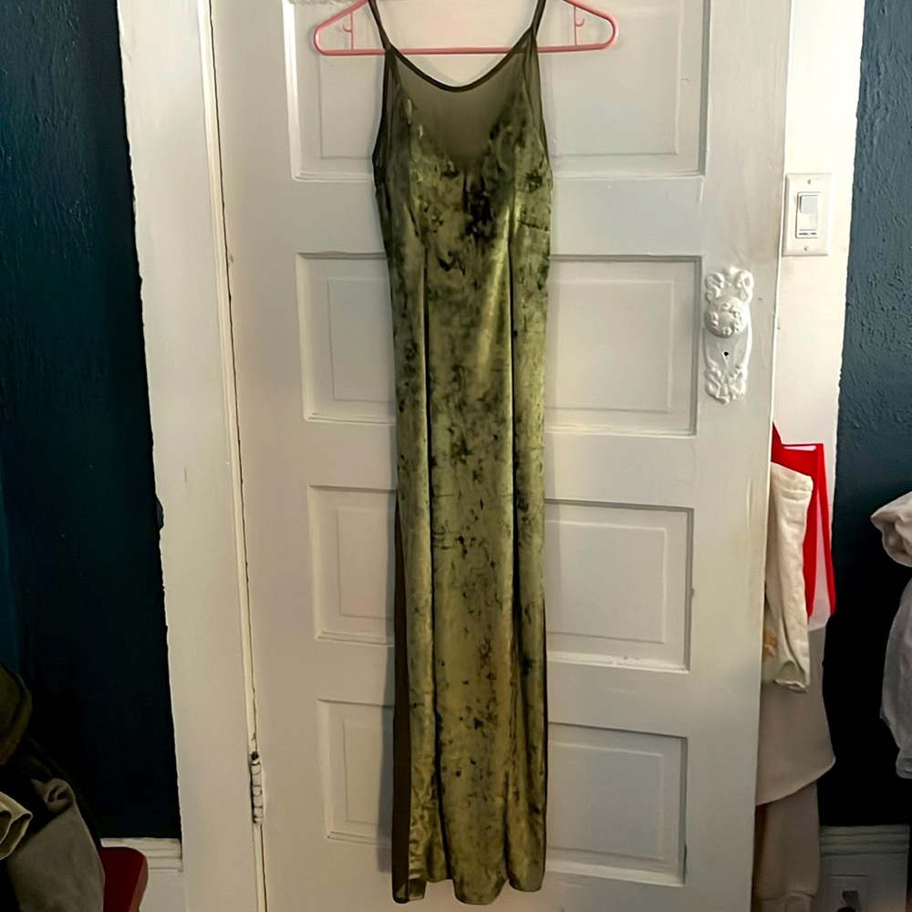 Beautiful soft green flowy dress. Can wear with flip flops or dressy sandals.